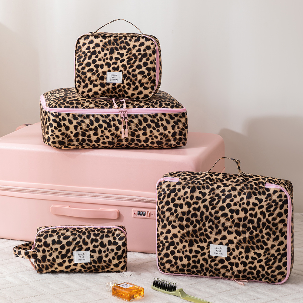 Leopard Makeup Bag Toiletry Cl - Travel Accessories Needed recensione e prezzo