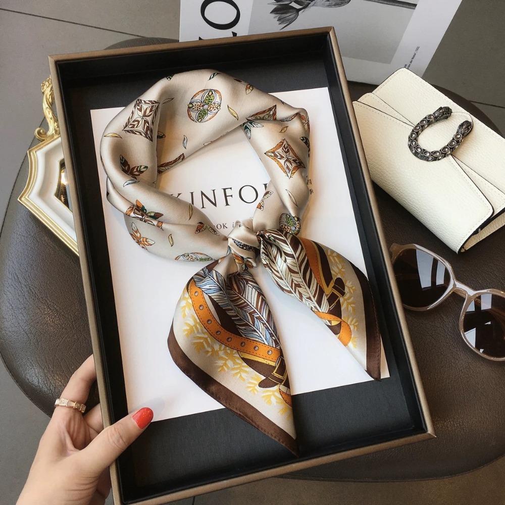 Fashion Satin Square Scarf for - Travel Accessories Unisex recensione e prezzo