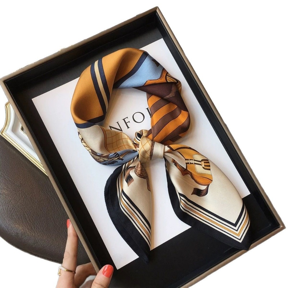 Fashion Satin Square Scarf for - Travel Accessories Unisex recensione e prezzo