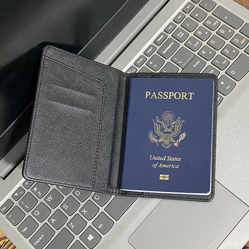 Travel Passport Holder Wallet  - Travel Accessories In Bulk recensione e prezzo
