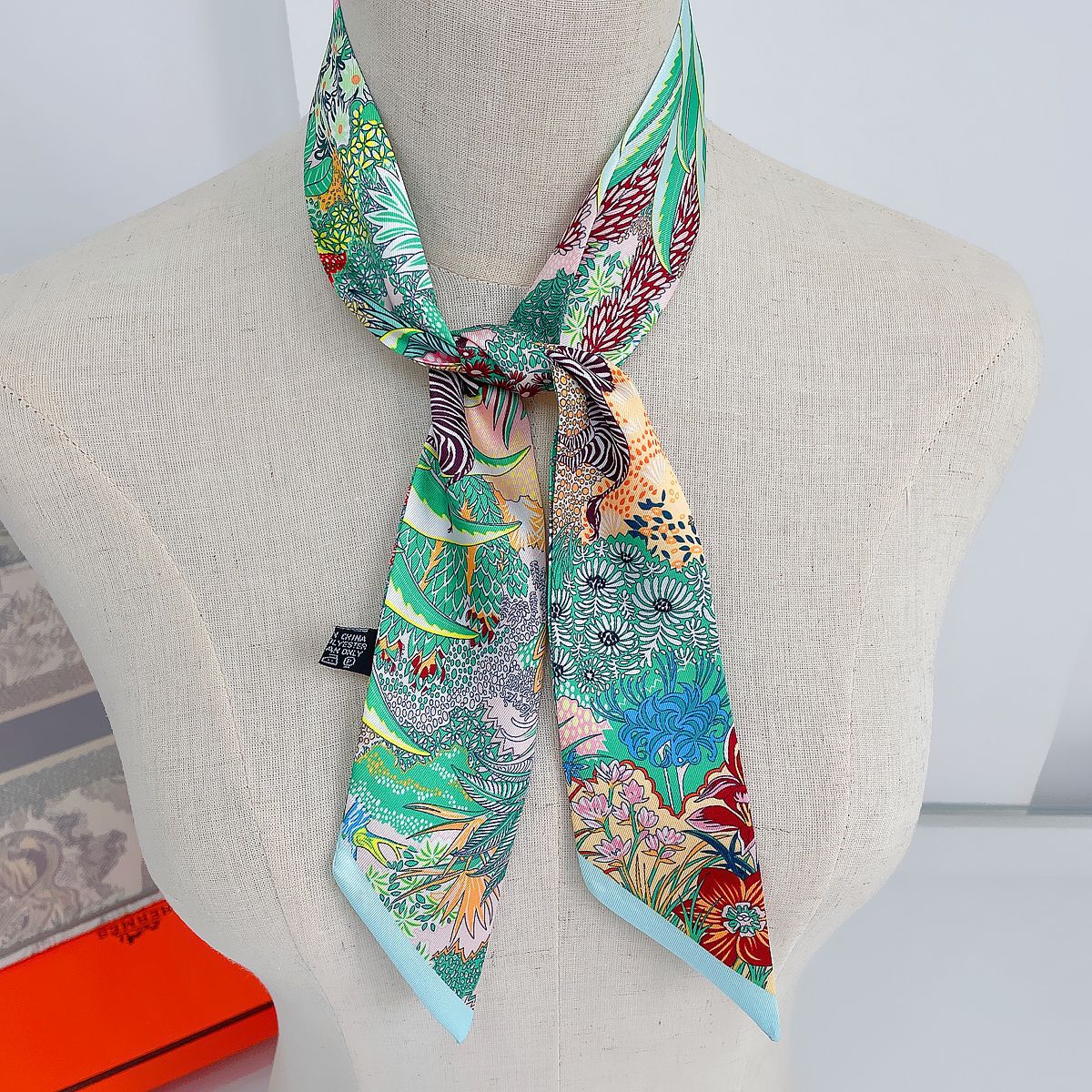 Jungle Horse Print Long Scarf  - Travel Accessories Present recensione e prezzo