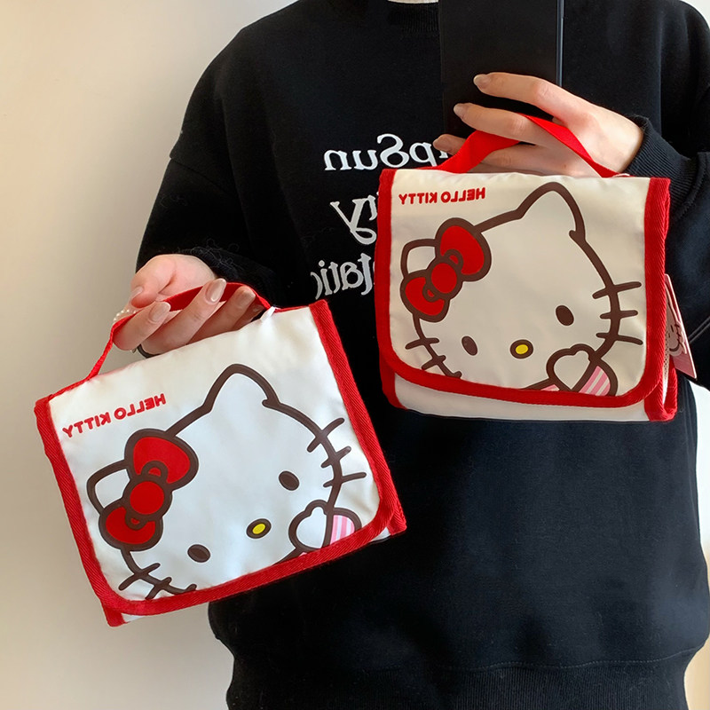 Hello Kitty Portable Large Cap - Travel Accessories Needed recensione e prezzo