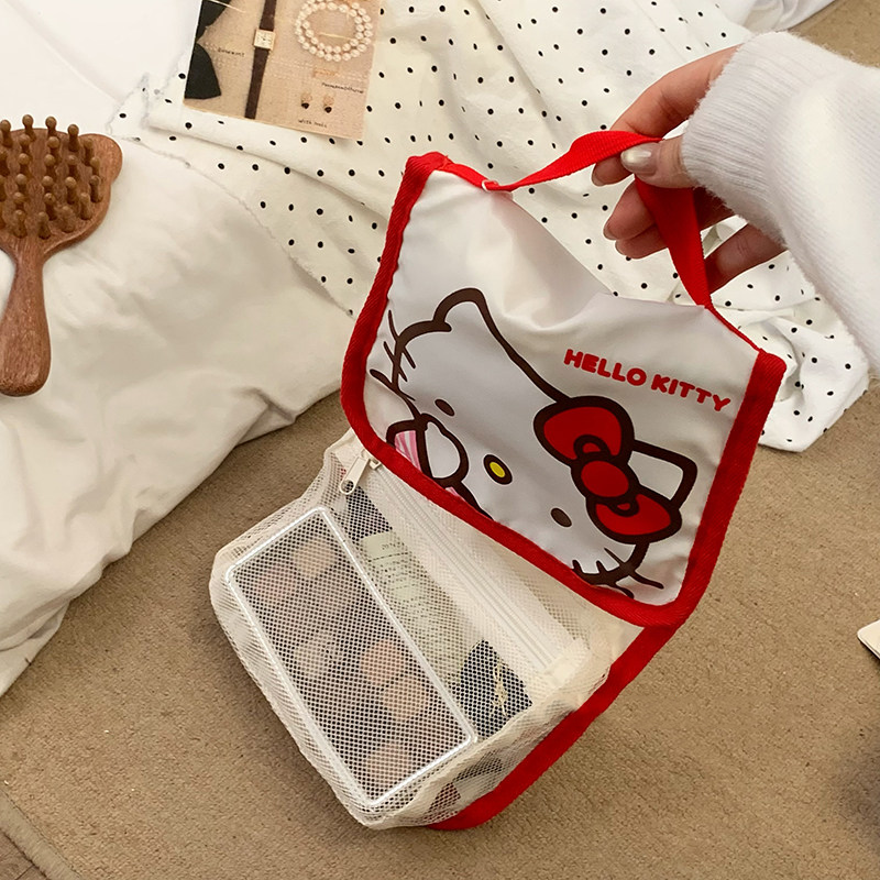 Hello Kitty Portable Large Cap - Travel Accessories Needed recensione e prezzo