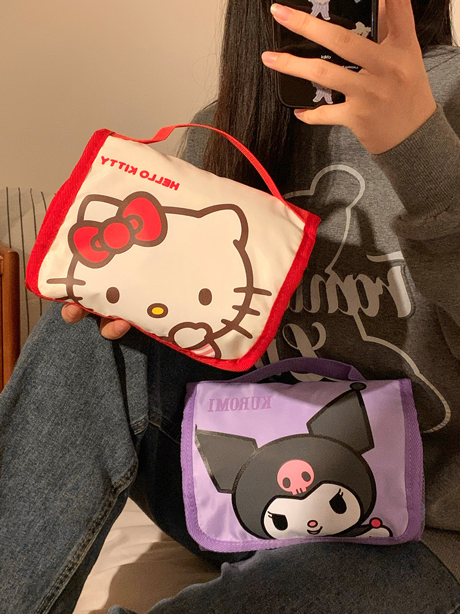 Hello Kitty Portable Large Cap - Travel Accessories Needed recensione e prezzo