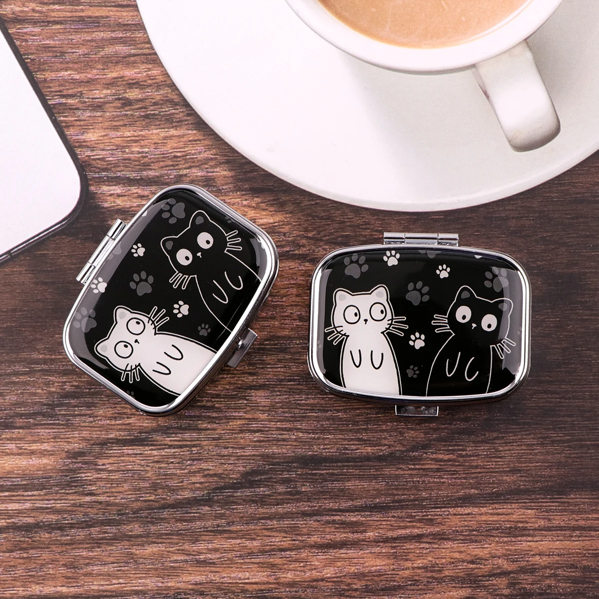 Cartoon Black And White Cat Tr - Travel Accessories Unisex recensione e prezzo
